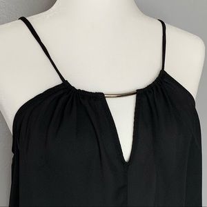 Keyhole tank with silver embellishment